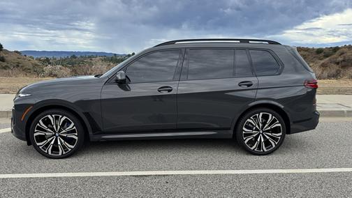 Gray 2025 BMW X7 xDrive40i