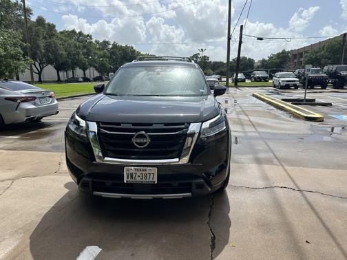 2024 Nissan Pathfinder SL