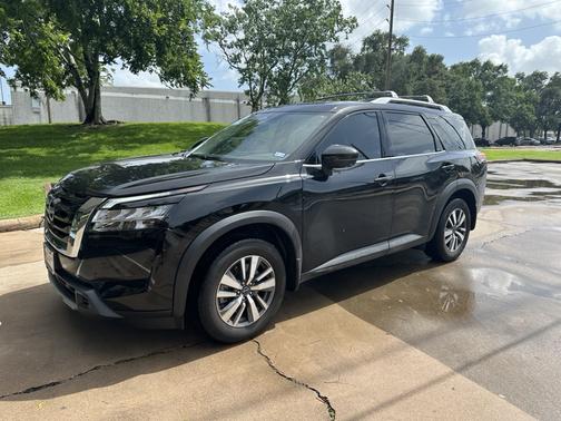 2024 Nissan Pathfinder SL