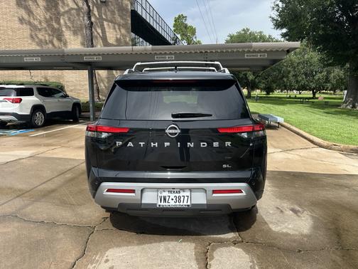 2024 Nissan Pathfinder SL