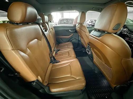 Gray 2017 Audi Q7 3.0T Prestige