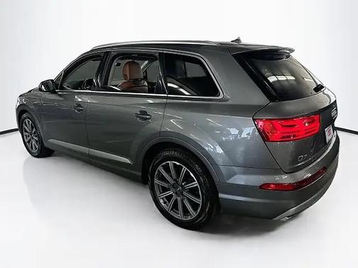 Gray 2017 Audi Q7 3.0T Prestige