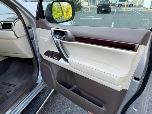 Silver 2017 Lexus GX 460 Luxury