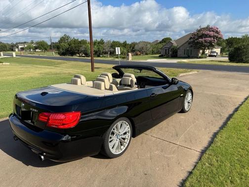 Black 2011 BMW 335 i