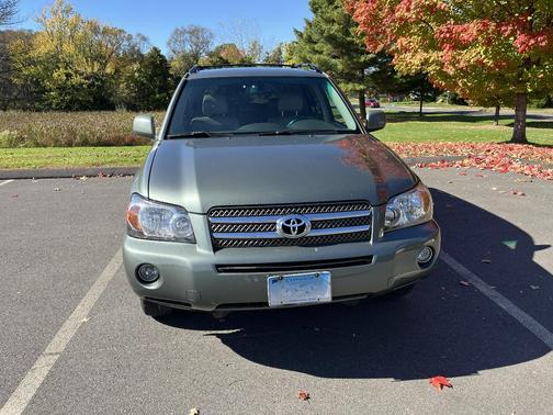 Green 2007 Toyota Highlander Hybrid Limited