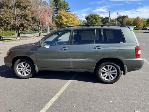 Green 2007 Toyota Highlander Hybrid Limited