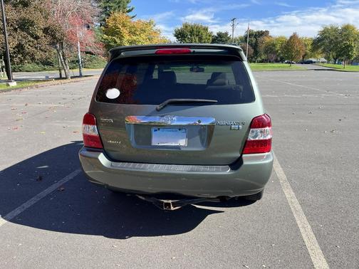 Green 2007 Toyota Highlander Hybrid Limited