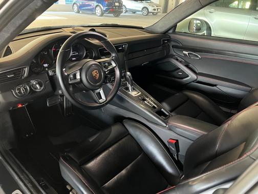 2019 Porsche 911 911 Carrera 4 GTS