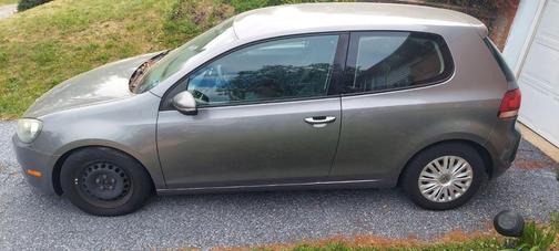 Gray 2012 Volkswagen Golf 2.5L