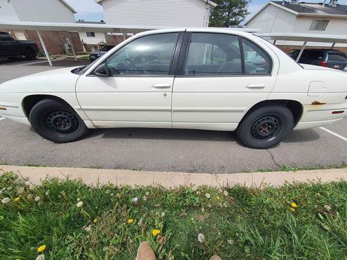 Photo 2 of 12 of 2001 Chevrolet Lumina Base