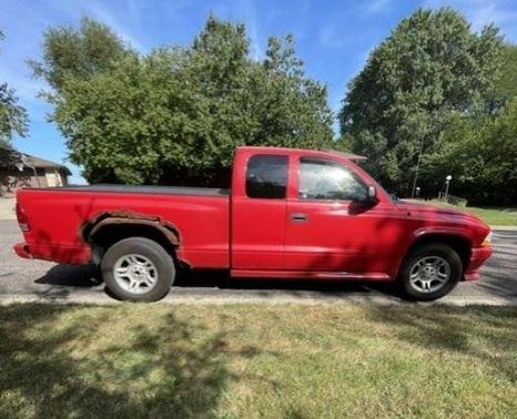 Red 2003 Dodge Dakota Sport Club Cab
