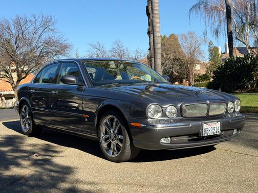 2005 Jaguar XJR Base
