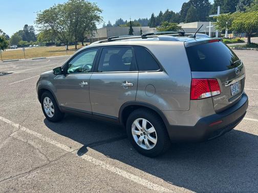 Gray 2013 Kia Sorento LX