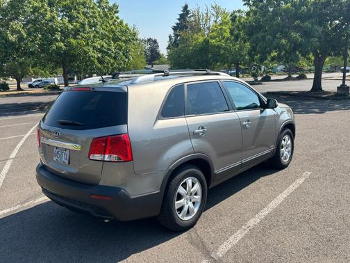Gray 2013 Kia Sorento LX
