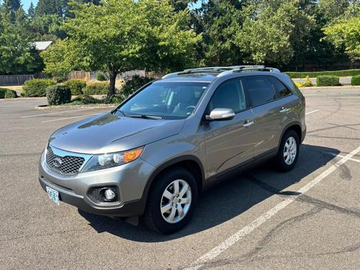 Gray 2013 Kia Sorento LX