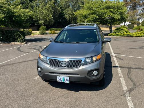Gray 2013 Kia Sorento LX
