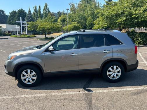 Gray 2013 Kia Sorento LX