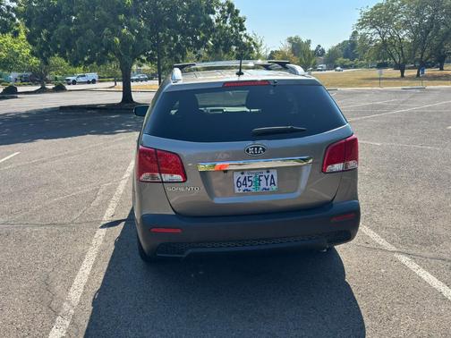Gray 2013 Kia Sorento LX