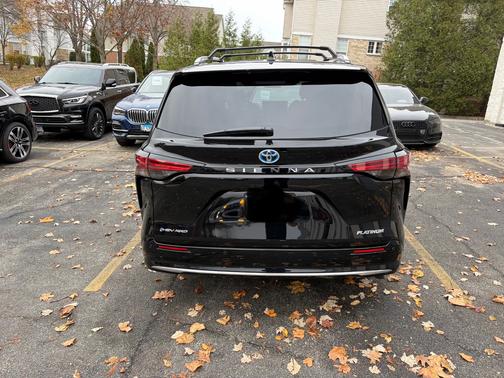 2025 Toyota Sienna Platinum