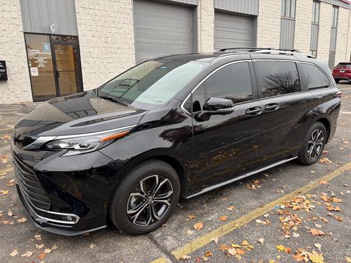 2025 Toyota Sienna Platinum