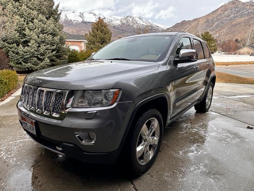 Gray 2013 Jeep Grand Cherokee Overland