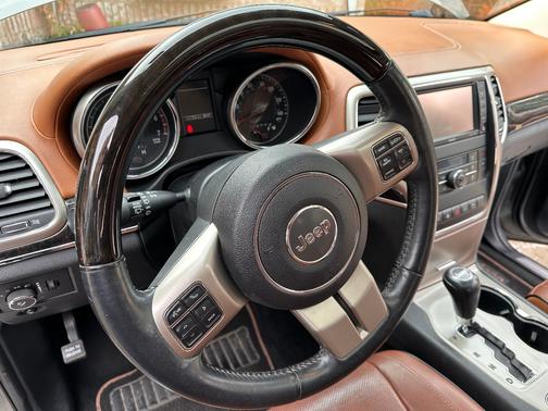 Gray 2013 Jeep Grand Cherokee Overland