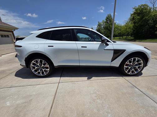 2021 Aston Martin DBX Base