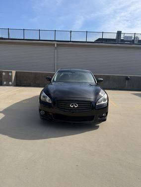 Black 2011 INFINITI M56 Base