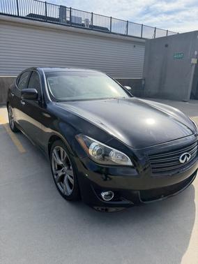 Black 2011 INFINITI M56 Base