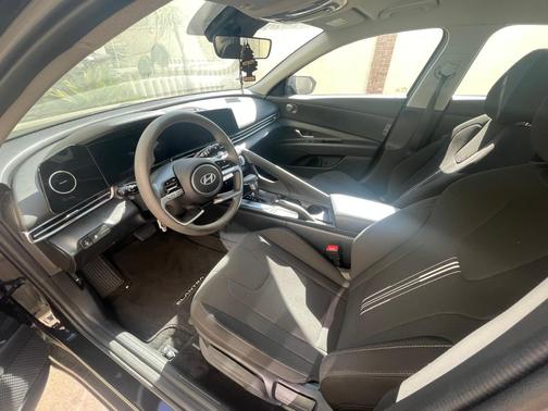 Black 2024 Hyundai ELANTRA SEL