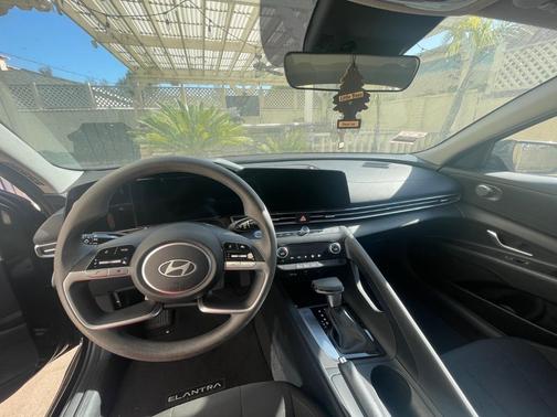 Black 2024 Hyundai ELANTRA SEL