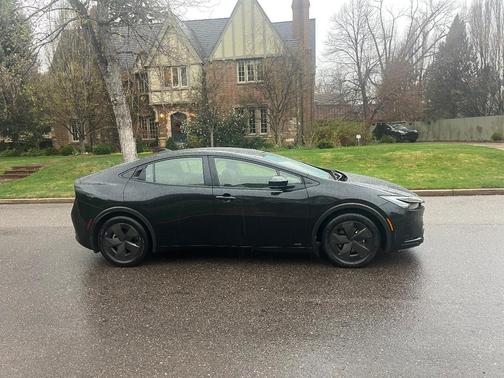 Black 2024 Toyota Prius LE