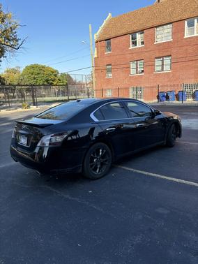 Black 2013 Nissan Maxima SV