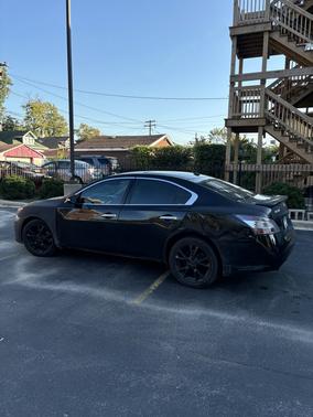 Black 2013 Nissan Maxima SV