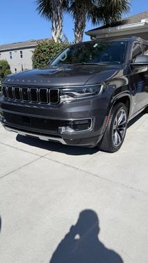 Gray 2022 Jeep Wagoneer Series III