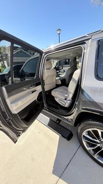 Gray 2022 Jeep Wagoneer Series III