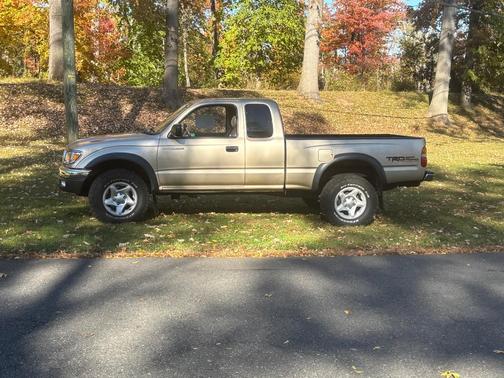 Gold 2001 Toyota Tacoma Xtracab