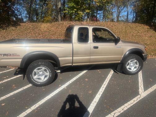 Gold 2001 Toyota Tacoma Xtracab
