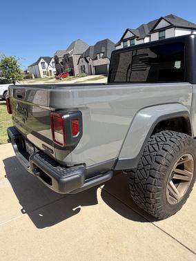 Gray 2023 Jeep Gladiator Freedom