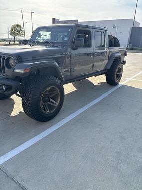 Gray 2023 Jeep Gladiator Freedom