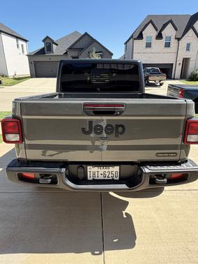 Gray 2023 Jeep Gladiator Freedom