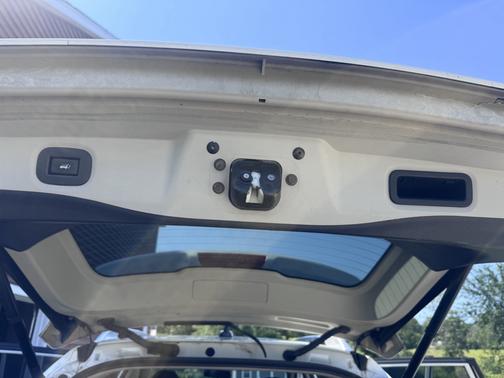 White 2016 Nissan Rogue SV