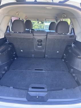 White 2016 Nissan Rogue SV