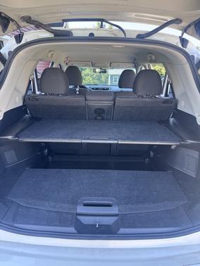 White 2016 Nissan Rogue SV