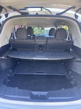 White 2016 Nissan Rogue SV