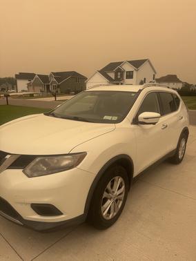 White 2016 Nissan Rogue SV