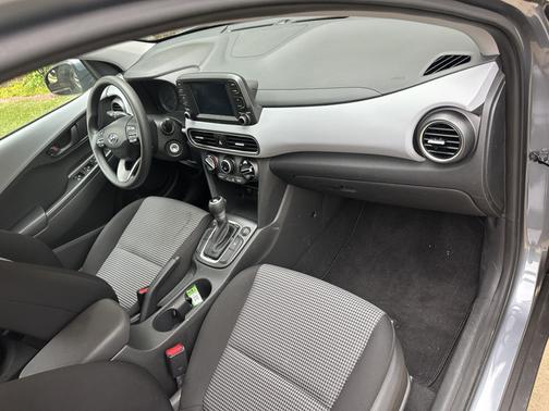 Gray 2020 Hyundai KONA SE