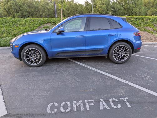 Blue 2017 Porsche Macan Macan S