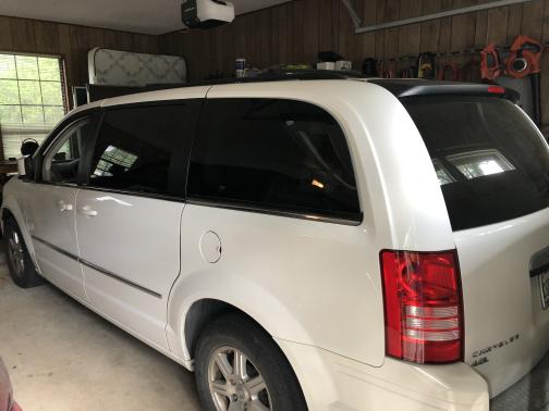 Photo 1 of 6 of 2009 Chrysler Town & Country Touring