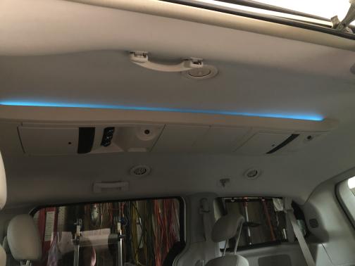 Photo 4 of 6 of 2009 Chrysler Town & Country Touring